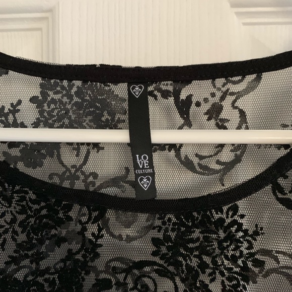 Black lace peplum top - Picture 2 of 3